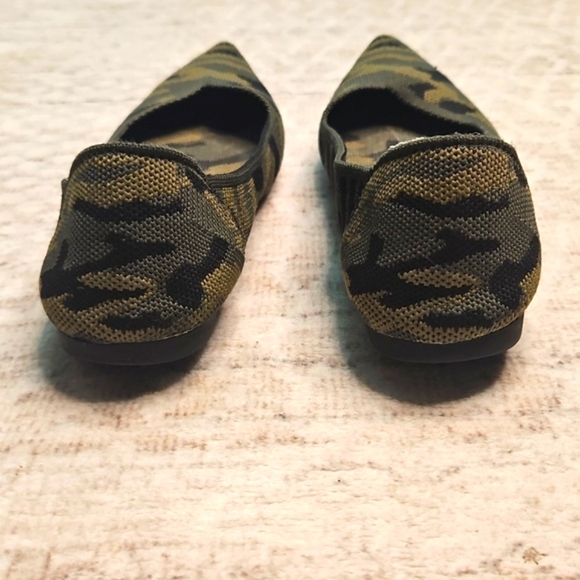 Steven By Steve Madden Reed Knit Camouflage Pointed Toe Flats - Picture 5 of 6